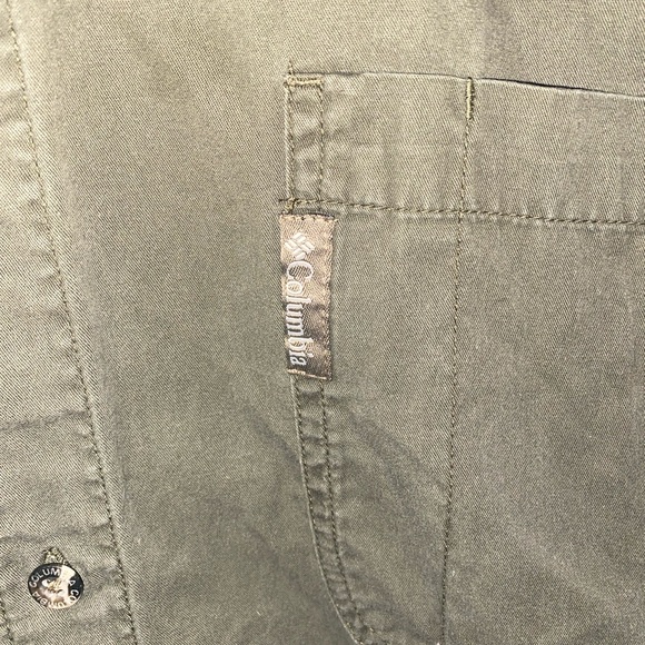 Men’s Large Green Columbia Button Down T-shirt - Picture 3 of 4